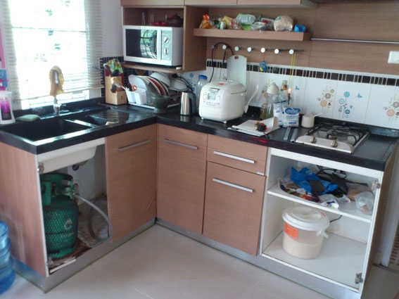 45ชุดครัวอลูมิเนียมบิวท์อิน ขนาด2.1*1.5ม.