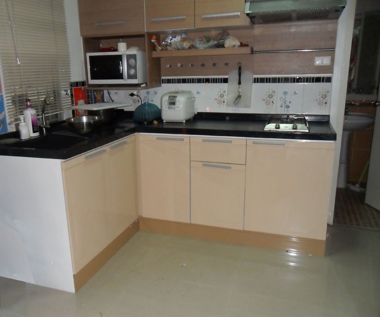 45ชุดครัวอลูมิเนียมบิวท์อิน ขนาด2.1*1.5ม.