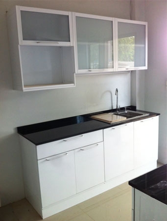 ตู้แขวนสำเร็จรูปยาว 180ซม.